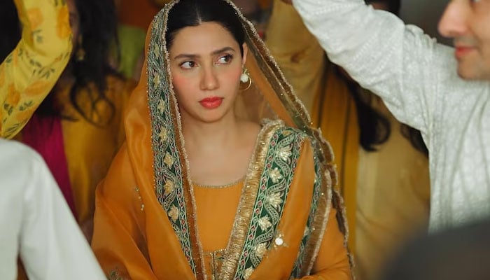 Mahira Khan touches hearts with emotional tribute for friends who lit up her special day. Instagram