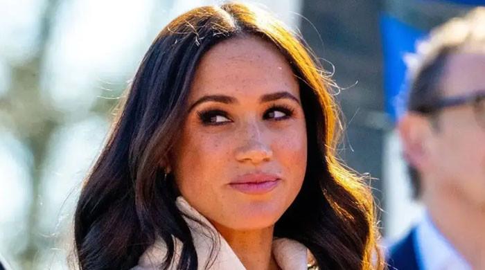 MEGHAN Markle nie straci tytułu królewskiego, mimo że król Karol upokorzył jej nowy tytuł