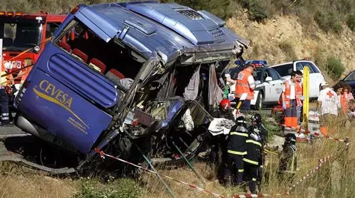 Un autobús escolar atropelló a personas que se encontraban en la acera en España