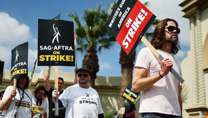 Actors, Hollywood studios talks get discouraging update