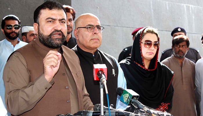 Caretaker Interior Minister Mir Sarfraz Bugti addressing a press conference in Quetta, on September 30, 2023. — APP