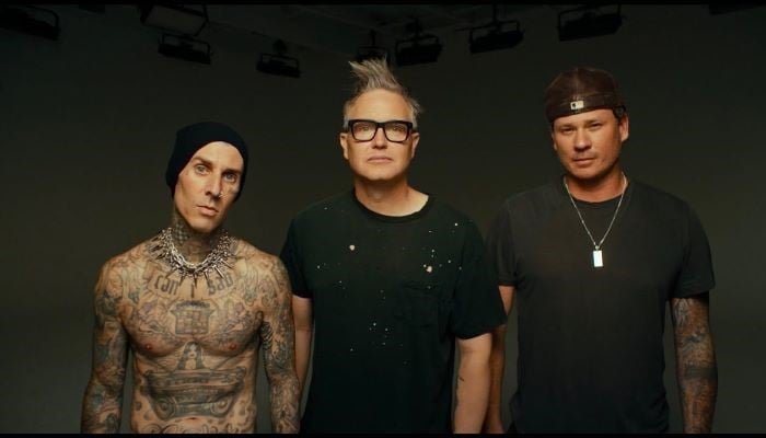 Travis Barkers drumming takes a bloody toll: Pic