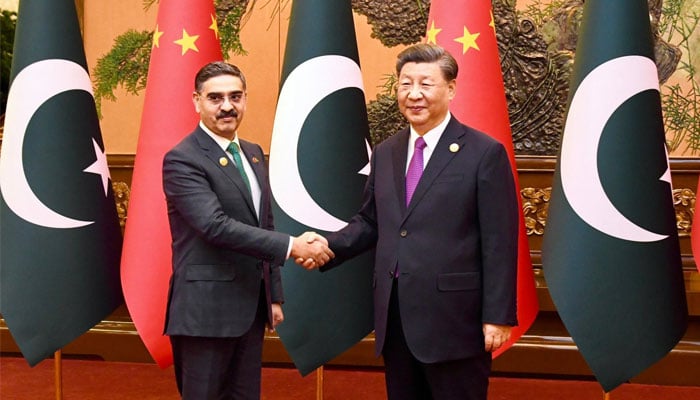 Caretaker Prime Minister Anwaar-ul-Haq Kakar shakes hands with Chinese President Xi Jinping at the Great Hall of Peoples on October 19, 2023. — X/@anwaar_kakar