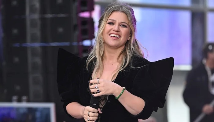 Kelly Clarkson slams NFLs Taylor Swift, Travis Kelce romance drama