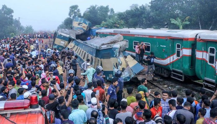 Bystanders look on after a train collided with another train in Brahmanbaria some 130 km from Dhaka on Nov. 12, 2019. —AFP