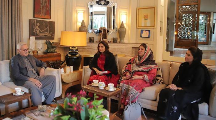 Three more female politicians call it quits with PTI, join IPP