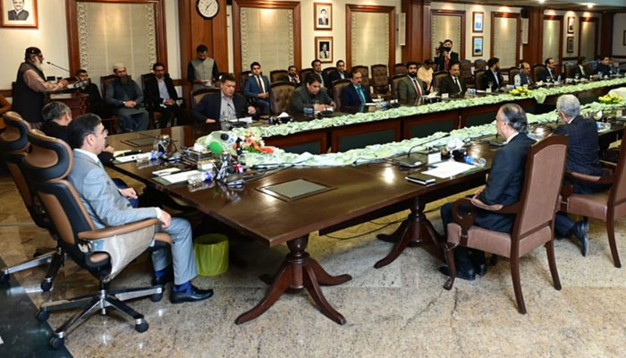 Caretaker Prime Minister Anwaar-ul-Haq Kakar chairs a meeting of the Punjab cabinet in Lahore on October 30, 2023. — PID