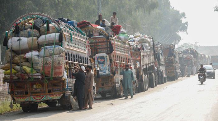 غیر قانونی تارکین وطن کو پاکستان چھوڑنے کے لیے 24 گھنٹے سے بھی کم وقت دیا گیا۔