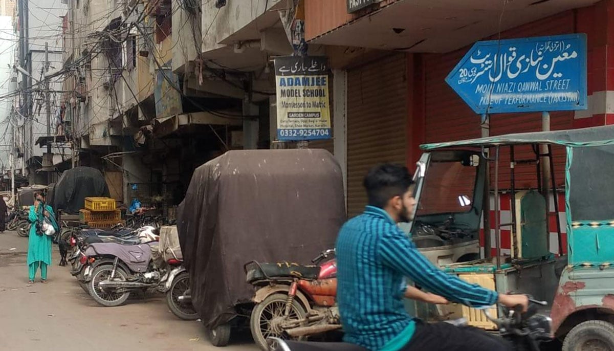 A view of the Qawwal Street with a signpost named after Moin Niazi, a qawwal who was awarded the Pride of Performance. — Photo by author