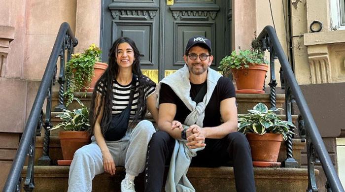 Hrithik Roshan shares romantic note for girlfriend on her birthday