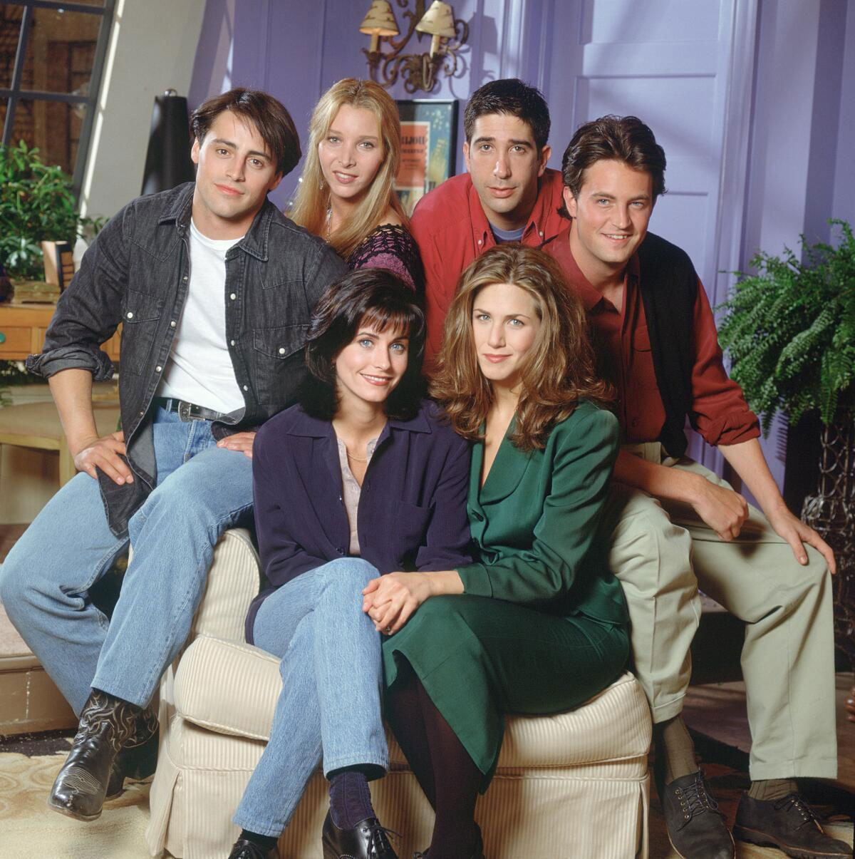 Photo: Matthew Perry, Courteney Cox, Lisa Kudrow, David Schwimmer and Jennifer Aniston & Matt LeBlanc in F.R.I.E.N.D.S