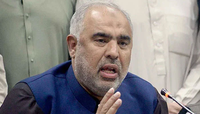 Former National Assembly speaker Asad Qaiser talking to the media in this undated photo. — APP/File