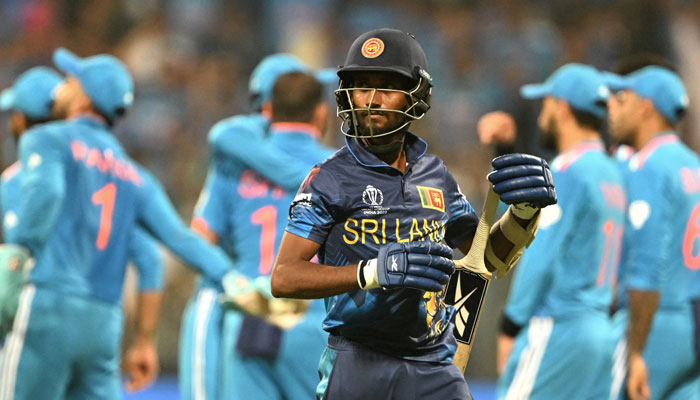 Sri Lanka´s Charith Asalanka walks back to the pavilion after his dismissal during the 2023 ICC Men´s Cricket World Cup one-day international (ODI) match between India and Sri Lanka at the Wankhede Stadium in Mumbai on November 2, 2023. — AFP