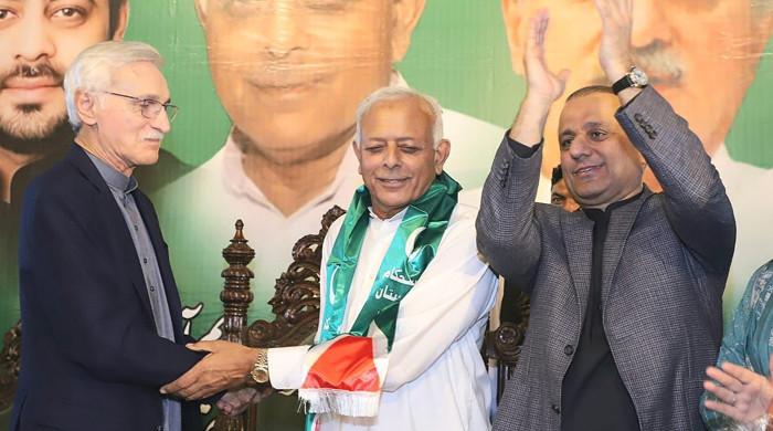 Gen Faiz victimised Imran's ex-aides in bid to become army chief: Aleem