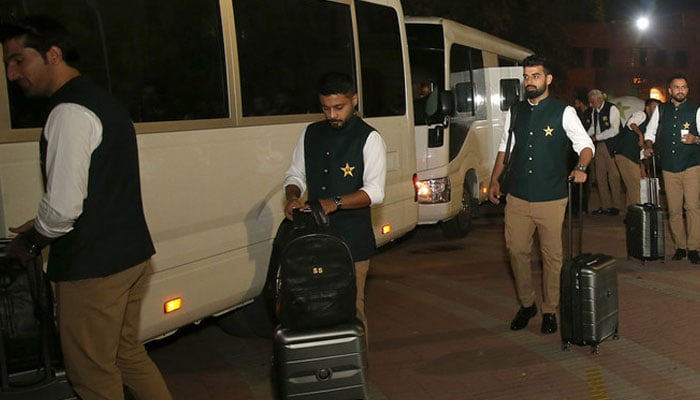 Pakistan cricket team boards buses in Lahore. —X/@TheRealPCB/File
