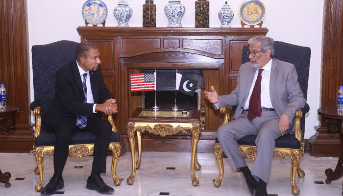 New York State Assembly Deputy Speaker Phil Ramos (left) meets Sindh Caretaker Chief Minister Justice (retd) Maqbool Baqar. — Supplied