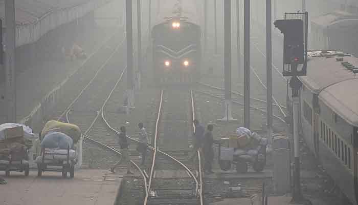 A view of heavy smog in the morning hours in Lahore. —Online