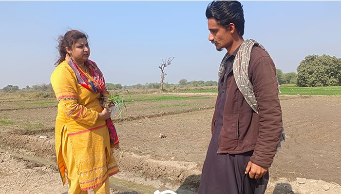 Nayab briefs a farmer about her product. — Photo via Nayab