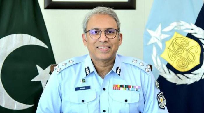 Govt set to remove Islamabad IG, DC on ECP orders