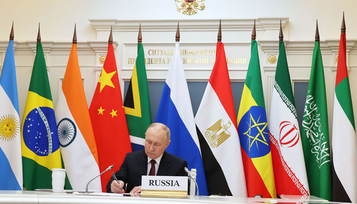 This pool photograph distributed by Russian state agency Sputnik shows Russia´s President Vladimir Putin attending a virtual summit of the BRICS group of nations (the bloc that includes Brazil, Russia, India, China and South Africa) to discuss the Israel-Hamas war, in Moscow on November 21, 2023. — AFP