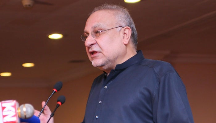 Former federal minister Muhammad Ali Durrani speaks at an event. — X/@YouthPPakistan