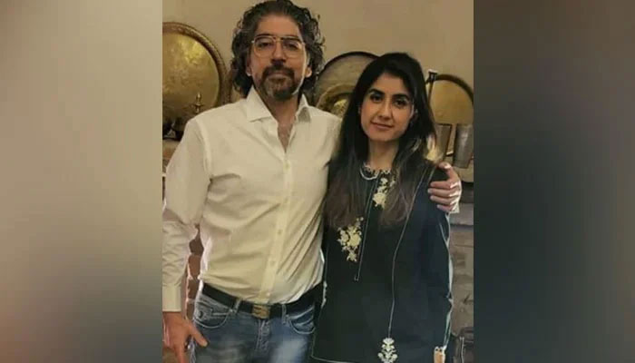 Shahnawaz Amir standing with Sara Inam in this picture released on September 24, 2022. — X/meherbokhari