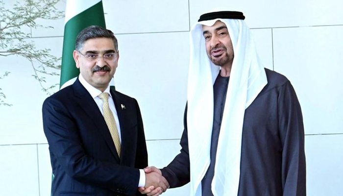 Caretaker Prime Minister Anwaar-ul-Haq Kakar (left) shakes hands with UAE President Sheikh Mohamed bin Zayed Al Nahyan in Abu Dhabi in Abu Dhabi on November 27, 2023. — PID