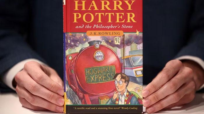 جے کے رولنگ کی ہیری پوٹر اینڈ دی فلاسفر اسٹون کا پہلا ایڈیشن جس کی قیمت £60,000 ہے