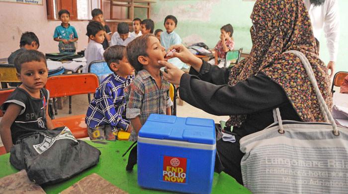 پاکستان میں پولیو وائرس کے کیسز بڑھ کر 6 ہو گئے کیونکہ اس بیماری نے کے پی میں ایک اور بچے کو معذور کر دیا۔