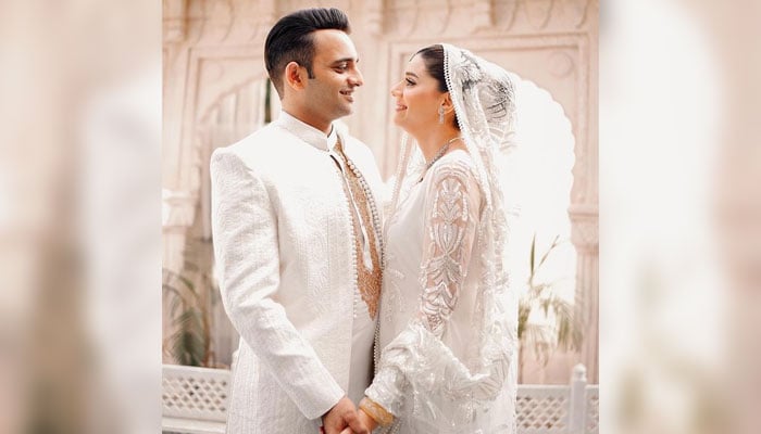 Actress Karan Ashfaq poses with her husband Pakistan Peoples Party (PPP) political advisor Hamza Ali Chaudhry on their Nikkah ceremony. — Instagram/@kiranashfaquehusseindar