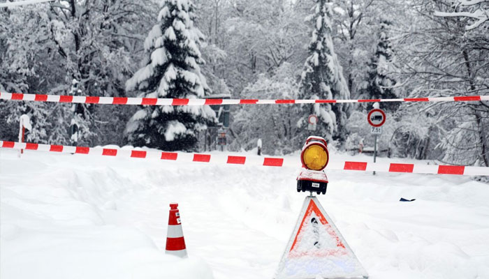 A road is closed to traffic after heavy snowfall in Munich, December 2, 2023.  - AFP