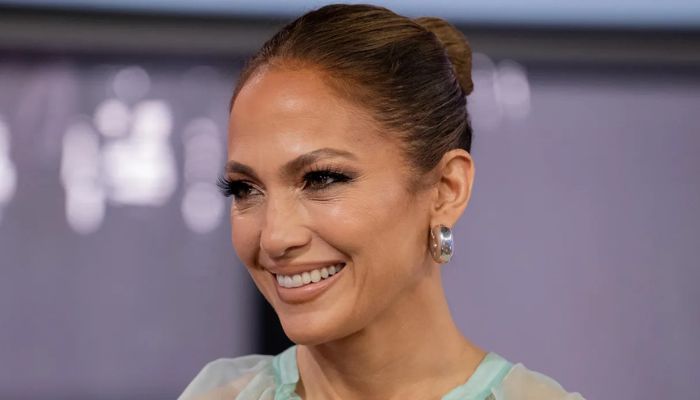 Photo Jennifer Lopez dressed like a robot at the award show?