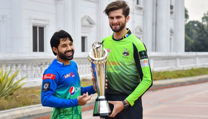 Mohammad Rizwan (L) and Shaheen Afridi pose with the PSL trophy. - PCB/File