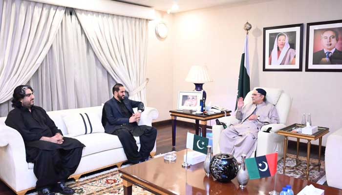 PPP Co-chairperson Asif Ali Zardari (right) meets Balochistan leaders at his Bilawal House resident in Lahore on December 7, 2023. — X/@MediaCellPPP