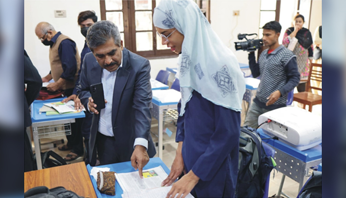 South Punjab Secretary School Education Dr Obaidullah Khokhar overviews facilities in the newly-established labs in Multan on December 9, 2023. — Reporter