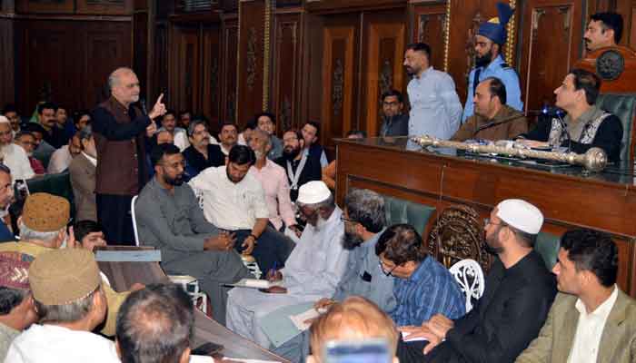 Karachi Mayor Murtaza Wahab presides over the City Council session, held at the Old KMC building in Karachi on Monday, December 11, 2023. —PPI