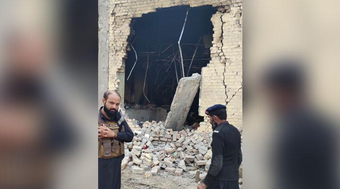 23 soldiers martyred in DI Khan suicide attack: ISPR 23 soldiers martyred in DI Khan suicide attack: ISPR