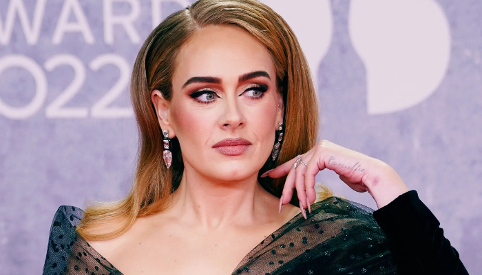 Adele discovered a new reason to see her therapist during one of her talks with her fans during a concert