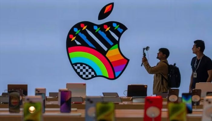 Apple agrees to $25 million settlement with US over hiring of immigrants.—MoneyControl