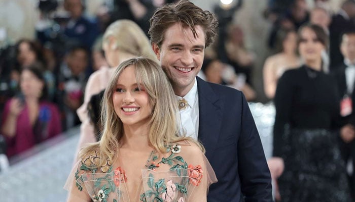 Robert Pattinson puts ring on Suki Waterhouse as pair engaged