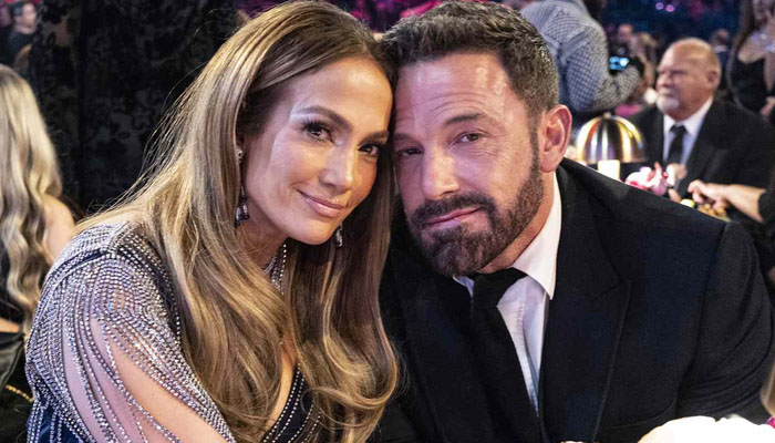 Ben Affleck and Jennifer Lopez packed on the PDA during Christmas shopping, but the Batman star looked surprised