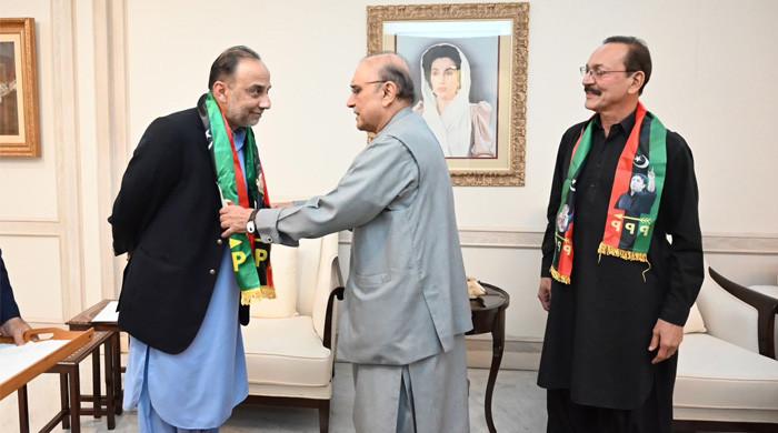 MQM's Raza Haroon, Anis Advocate join PPP's ranks - Vimarsana News