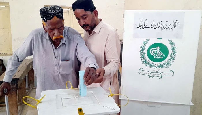 A man is casting his vote at polling station during local bodies election held in Sukkur on Sunday, May 7, 2023. — PPI