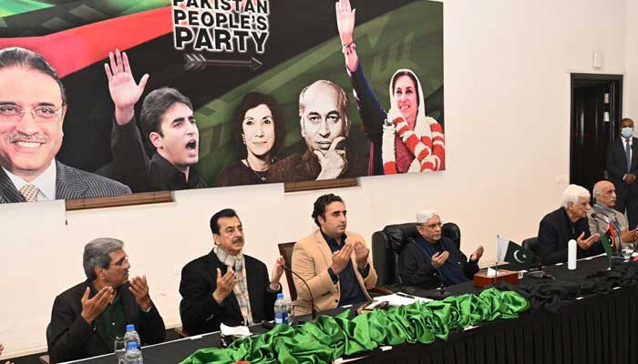 PPP top leaders including Bilawal Bhutto Zardari (centre), Asif Ali Zardari and others attend CEC meeting in Lahore on December 3, 2024. — X/@MediaCellPPP
