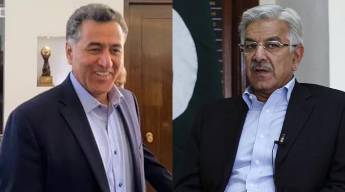 In jibe at Faiz, Asif says 'conspirators' hardly admit hatching plots