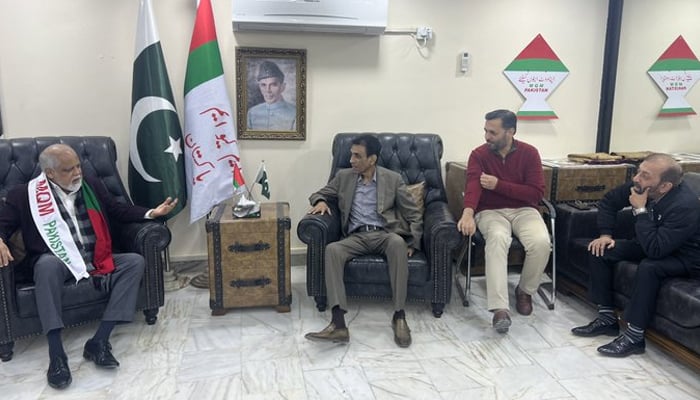 Najeeb Haroon (left) holds a meeting with Muttahida Qaumi Movement-Pakistan (MQM-P) convener Dr Khalid Maqbool Siddiqui (centre), senior deputy convenors Mustafa Kamal and Dr Farooq Sattar in this undated photo. — X/ faisalsubzwari