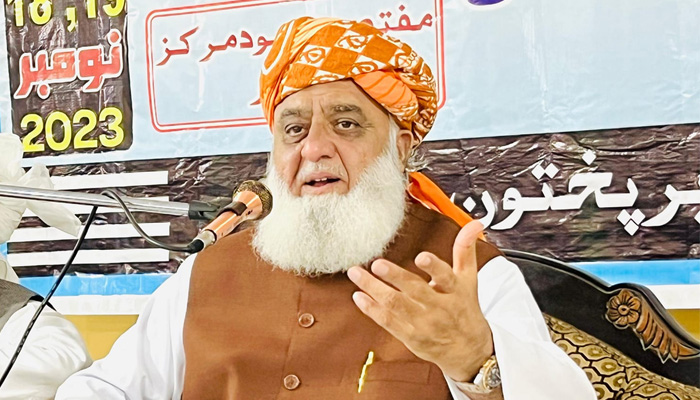 JUI-F chief Maulana Fazlur Rehman addressing a gathering. — Facebook/@juipakofficial/File