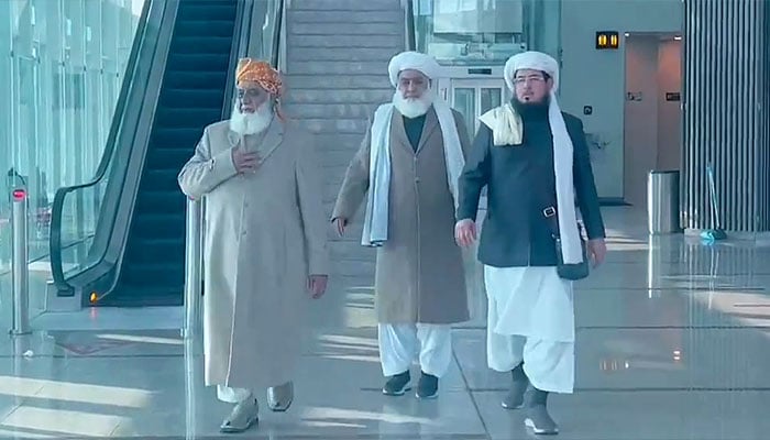 Jamiat Ulema-e-Islam Fazl (JUI-F) chief Maulana Fazlur Rehman (left) leaves for Afghanistan. — X/@juipakofficial