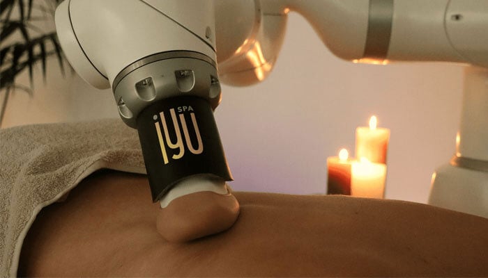 The image shows AI operated massage robot giving a massage. —Capsix robotics/file