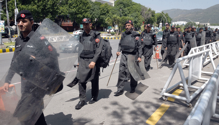 A large number of the personnel of Frontier Constabulary (FC) are taking position outside Supreme Court on May 14, 2023. — Online